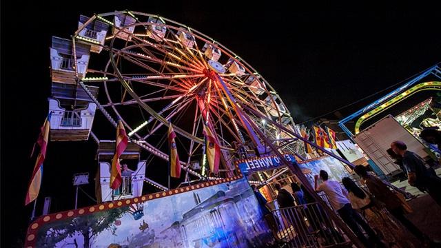 ferris wheel at night at spring carnival